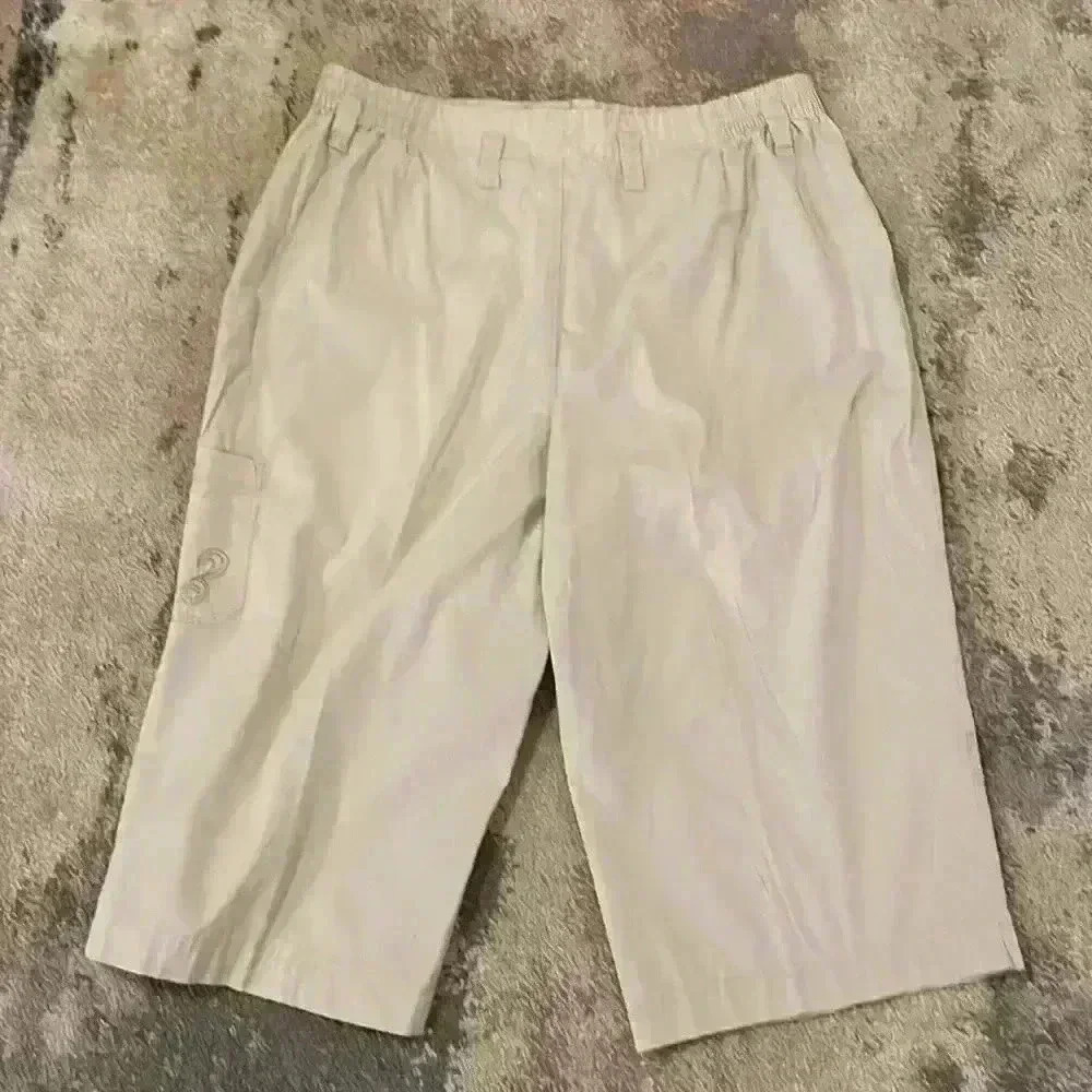 Women’s White Stag Capris - Picture 3 of 11